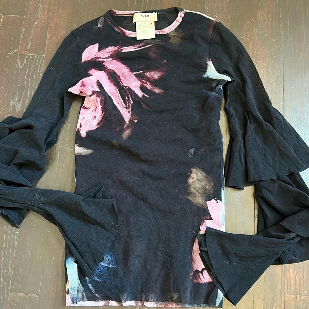 Fuzzi Flutter Flamenco Sleeve Top - image 1